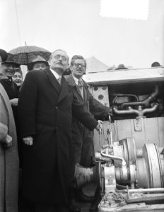 Eerste paal voor Willem Dreeshuis te Amsterdam, de Minister President in de heim, Bestanddeelnr 906-9664