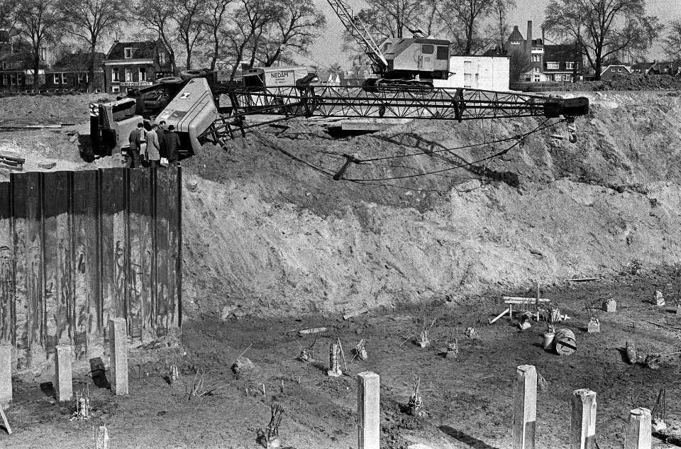 Eerste ongeluk in het IJ-tunnelbouwdok te Amsterdam Overzicht ongeluk, Bestanddeelnr 915-0874