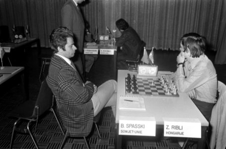 Eerste ronde IBM-schaaktoernooi, Spasski (l) en Rabli, Bestanddeelnr 926-5528