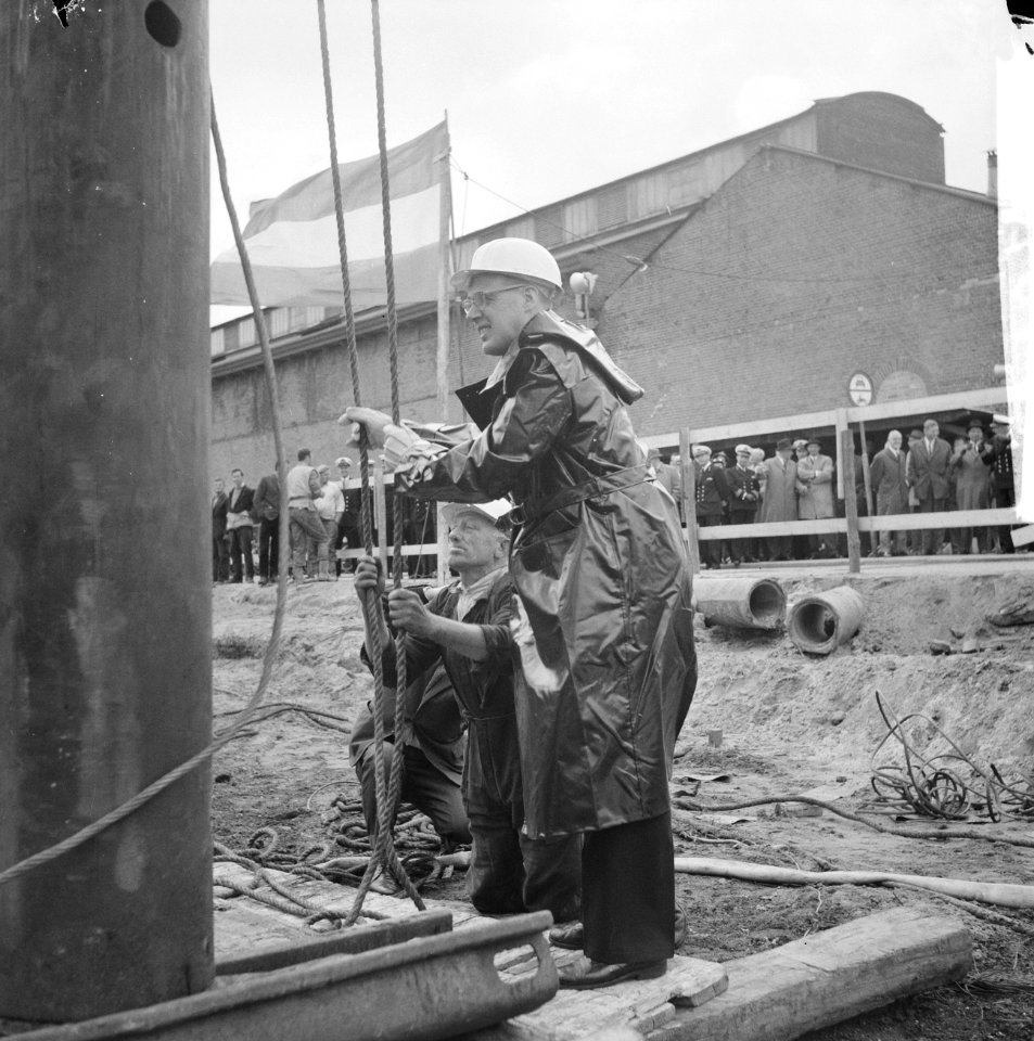 Eerste paal Marine etablisement (vice-admiraal AHJ van der Schotte ), Bestanddeelnr 914-0707