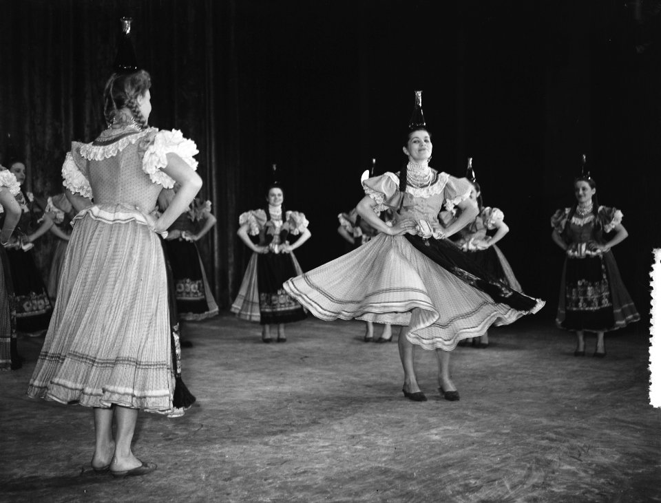 Eerste repetitie Hongaarse dansgroep in Amsterdam, Bestanddeelnr 907-0028