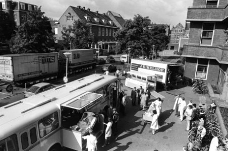 Eerste patienten Wilhelmina Gasthuis naar Academisch Medisch Centrum in Bullewij, Bestanddeelnr 932-2229