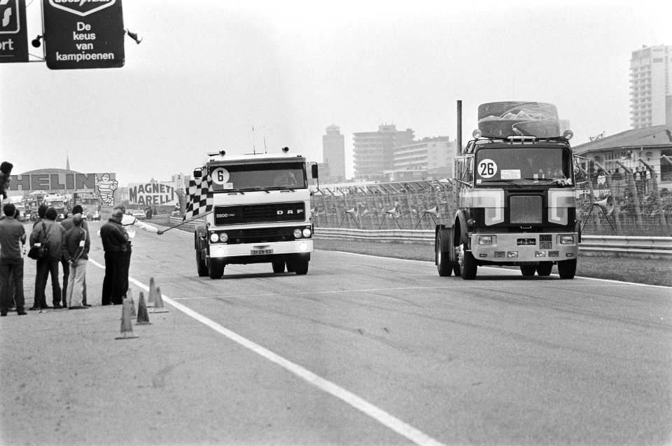 Eerste races met trucks op het circuit van Zandvoort om h Nederlandse kampioensc, Bestanddeelnr 931-5859