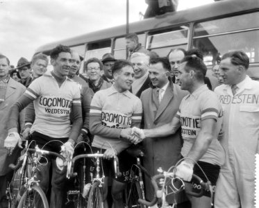 Eerste rit om het kampioenschap van Nederland wielrennen op de weg te Beek(L.) v, Bestanddeelnr 910-3086
