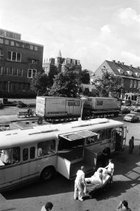 Eerste patienten Wilhelmina Gasthuis naar Academisch Medisch Centrum in Bullewij, Bestanddeelnr 932-2230