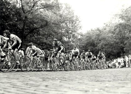 Eerste Ronde Kopje van Bloemendaal, winnaar werd de Haarlemmer Jan van Wijk. Aangekocht in 1985 van United Photos de Boer bv. - Negatiefnummer 24283 k 9 a. - Gepubliceerd in het Haarlems Dagblad van 1