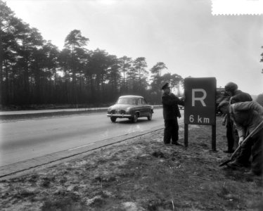 Eerste Nederlandse restaurant langs een autosnelweg Arnhem-Utrecht (A12) bij Bu…, Bestanddeelnr 910-2685