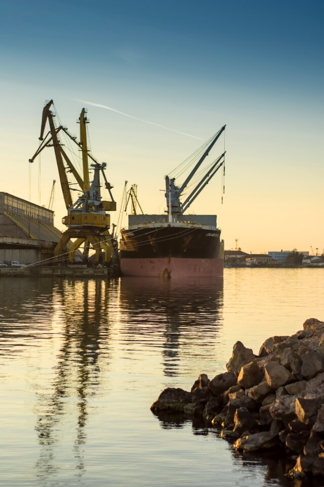 Bay cargo ship