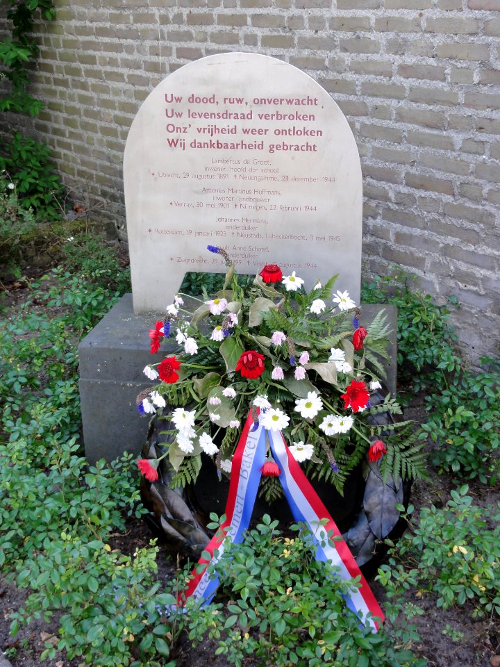 Elsendorp, oorlogsmonumentje bij RK kerk