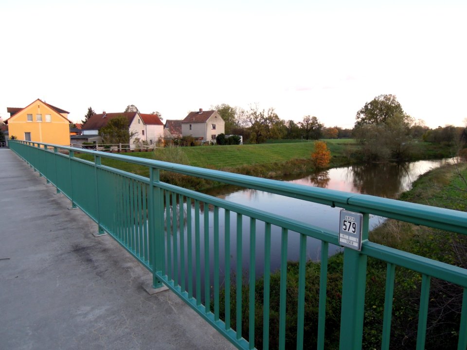 Elsterbrücke Döhlen (S 68) Geländer und Bauwerksnummer Ende Oktober 2017