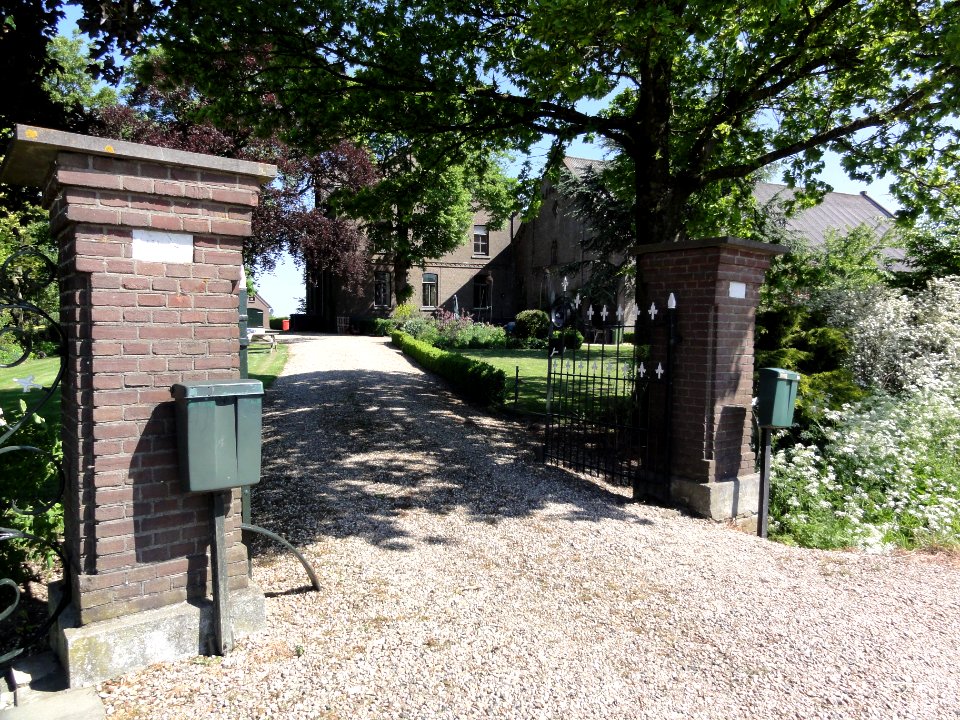 Elst Rijksmonument 523675 Huis Reet door poort