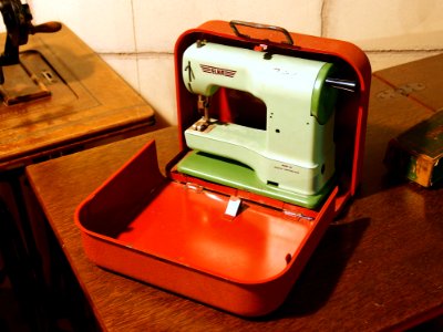 ELNA Junior sewing machine, pic1