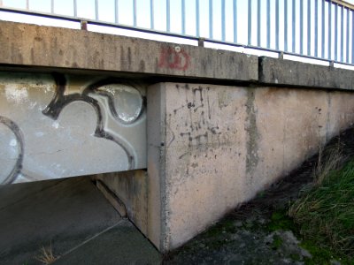 Elsterbrücke Kleindalzig Widerlager und Fahrbahnfuge im Profil Ende Oktober 2017