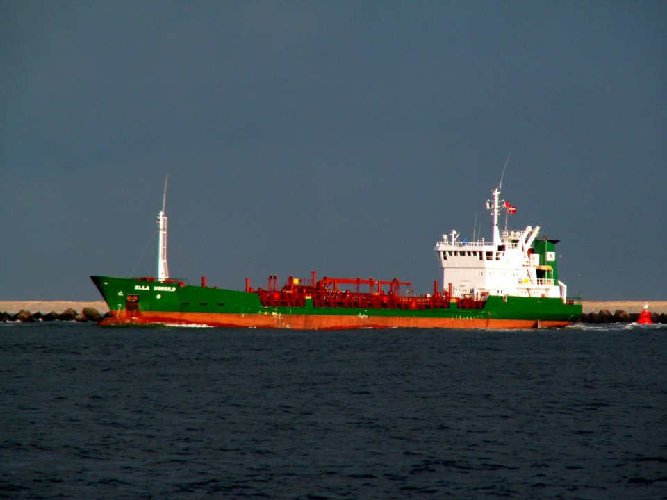 Ella Wonsild IMO 8806046 leaving Port of Rotterdam, Holland 11-Feb-2006