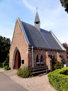Elst (Overbetuwe) baarhuisje op kerkhof