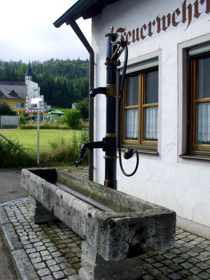 Ellenbrunn, Pumpe