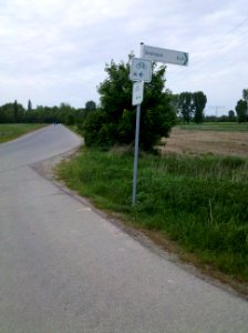 Elsterradweg am Bauhof der Umwelt- und Wassertechnik Pegau mit Blick nach Pegau im Mai 2016