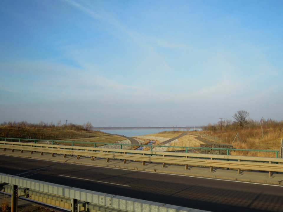 Elsterentlastungsbrücke der B 186 mit Blick auf See und Zulaufquerung Anfang März 2018