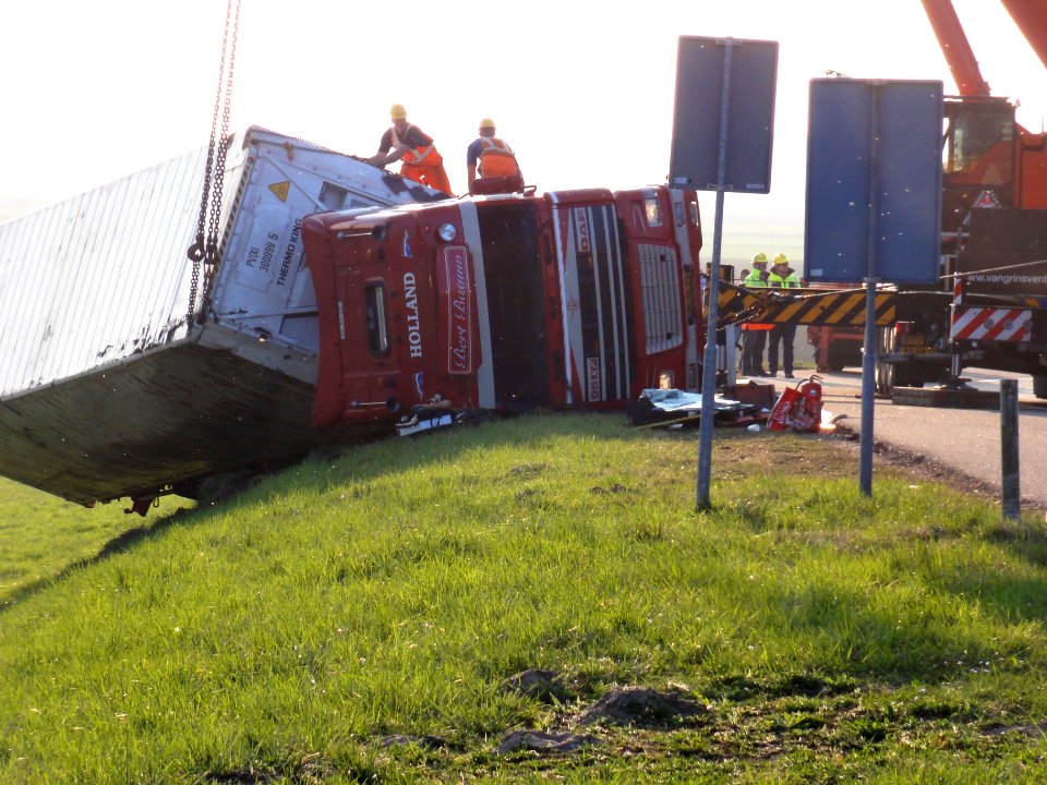 Elst (Overbetuwe) 2012-03-23 Trucking accident (1)