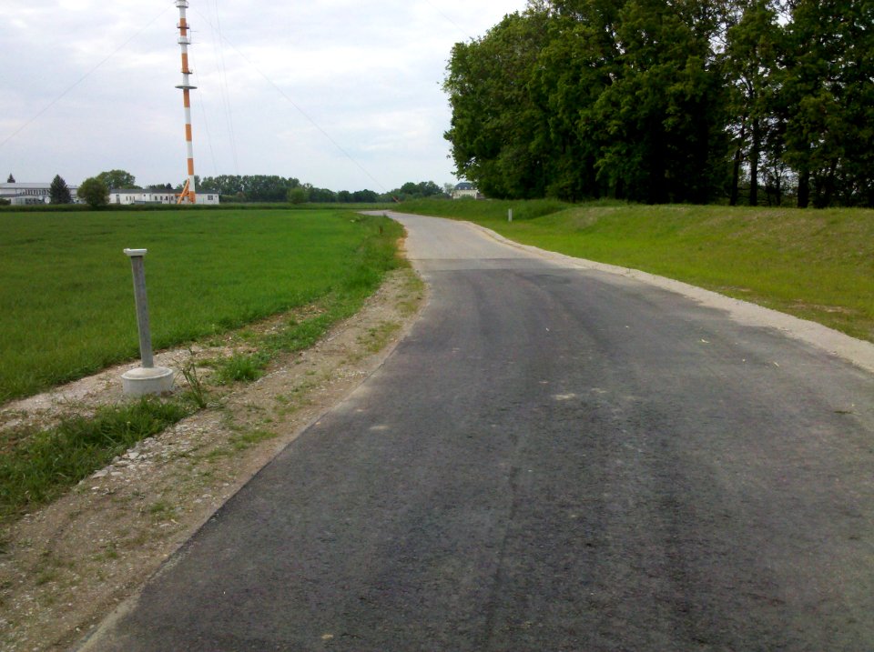Elsterradweg am Sender Wiederau mit Blick nach Nordnordwest im Mai 2016