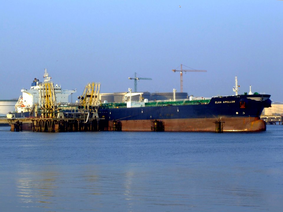 Elka Apollon - IMO 9299111 - Callsign SYEK at the '7e Petroleumhaven', Port of Rotterdam, Holland 29-Apr-2007