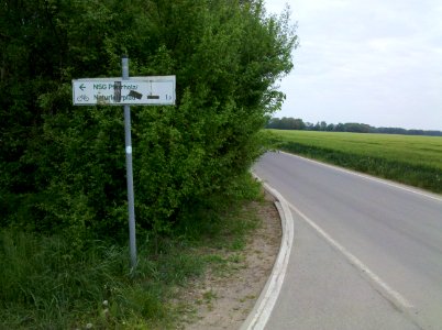 Elsterradweg am Schwennigkeufer bei Altengroitzsch, Abzweig Wirtschaftsweg zwischen Gatzen und Elstertrebnitz im Mai 2016d