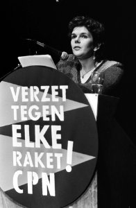 Elli Izeboud tijdens een rede, Bestanddeelnr 932-4191