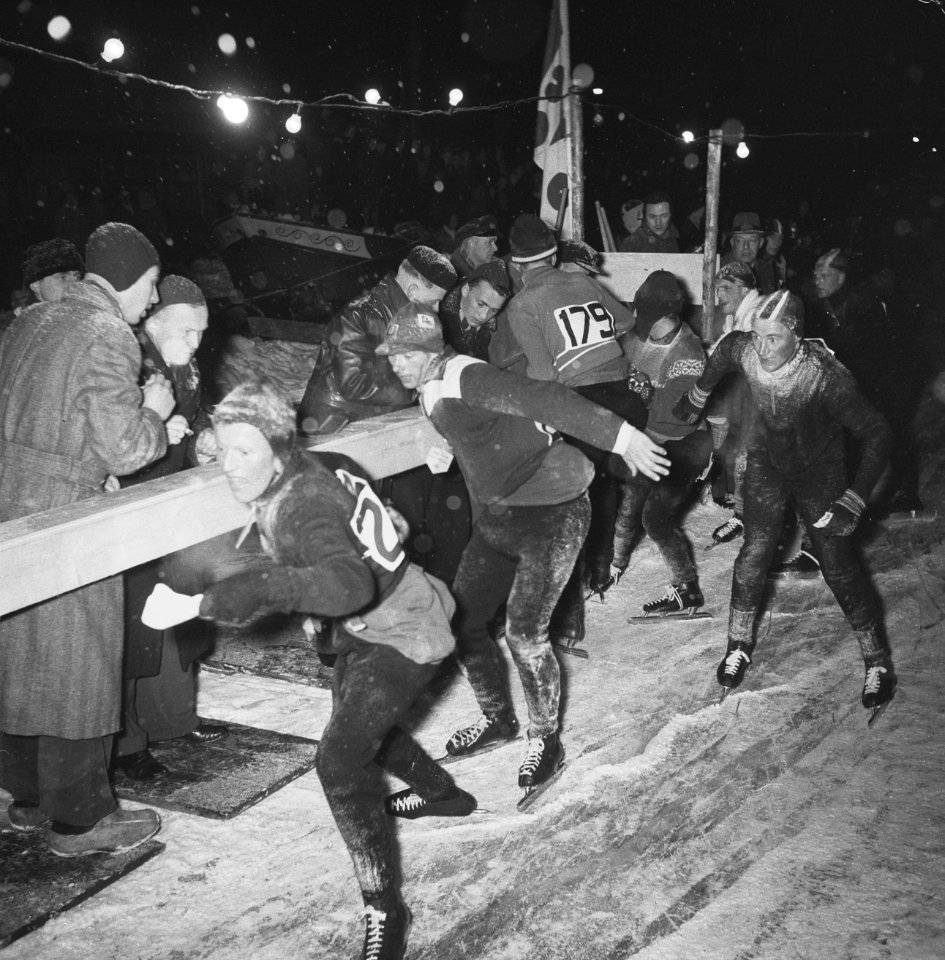 Elfstedentochtcontrole Sneek. Vollenbroek eerste, Bestanddeelnr 934-5804