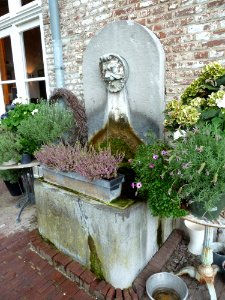 Elsloo-Kasteel Elsloo-waterbak tegen pui