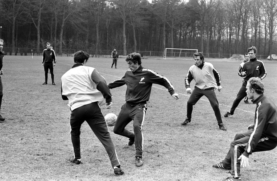 Elftal Feyenoord traint in KNVB-Sportcentrum Zeist voor wedstrijd tegen Vorwarts, Bestanddeelnr 923-3541