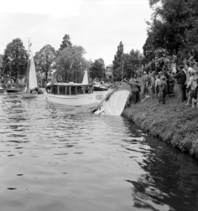 Elfstedentocht per zeilboot Start vanuit Leeuwarden Omgeslagen zeilboot, Bestanddeelnr 912-7655