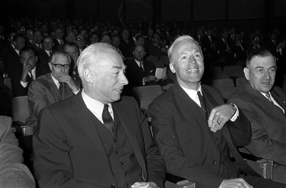 Elfde Serie Verkeerstechnische Leergangen van de ANWB door minister drs. J. A. B, Bestanddeelnr 921-2257