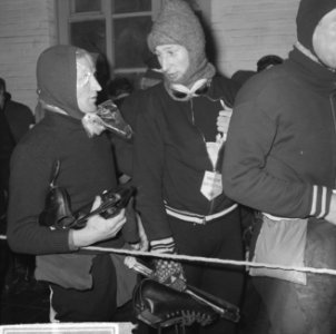 Elfstedentocht 1963. Deelnemers wachten op de start, Bestanddeelnr 914-7257