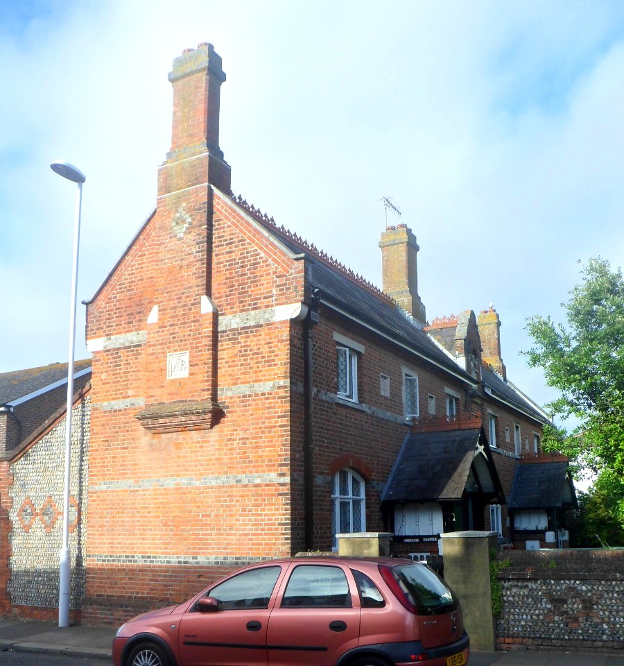 Elizabeth Almshouses, Elizabeth Road-Clifton Road junction, Worthing (July 2017) (2)