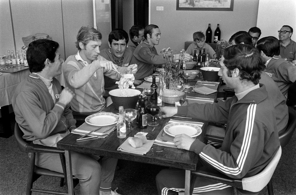 Elftal Estudiantes (Argentinie) in Rotterdam voor wedstrijd tegen Feijenoord sp, Bestanddeelnr 923-8235