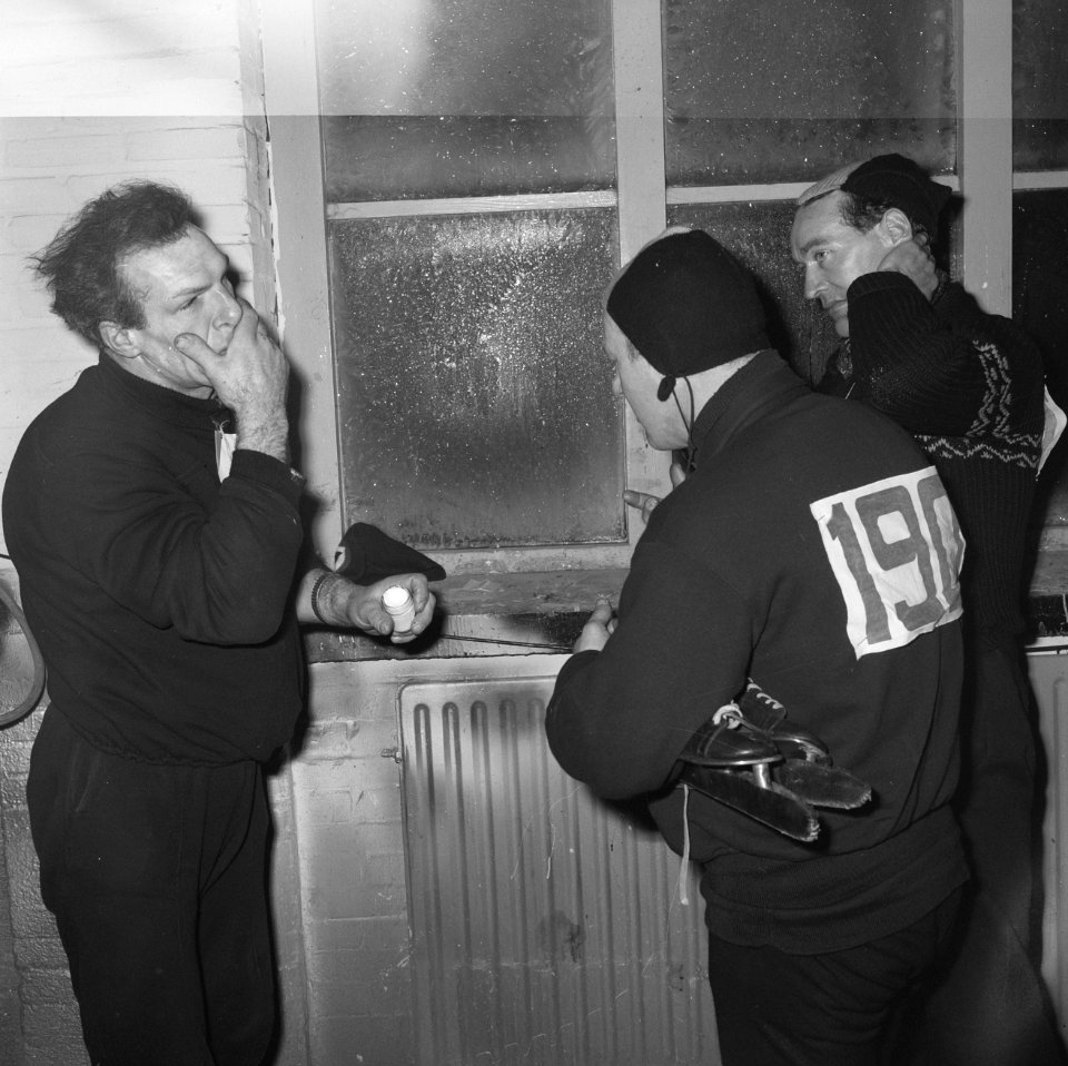Elfstedentocht 1963. Deelnemers wachten op de start, Bestanddeelnr 914-7258