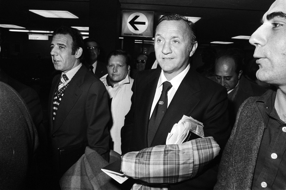 Elftal Espagnol op Schiphol i.v.m. wedstrijd tegen Feijenoord Espagnol-trainer , Bestanddeelnr 928-9256