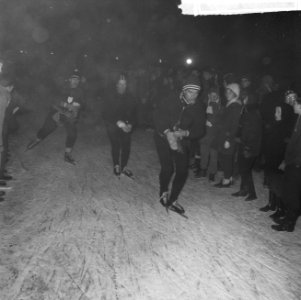 Elfstedentocht 1963. Deelnemers op het ijs na de start te Leeuwarden, Bestanddeelnr 914-7262