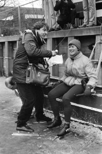 Elfstedentocht 1985, Harlingen, Atje Keulen Deelstra even plaats in Harlingen vo, Bestanddeelnr 933-2429