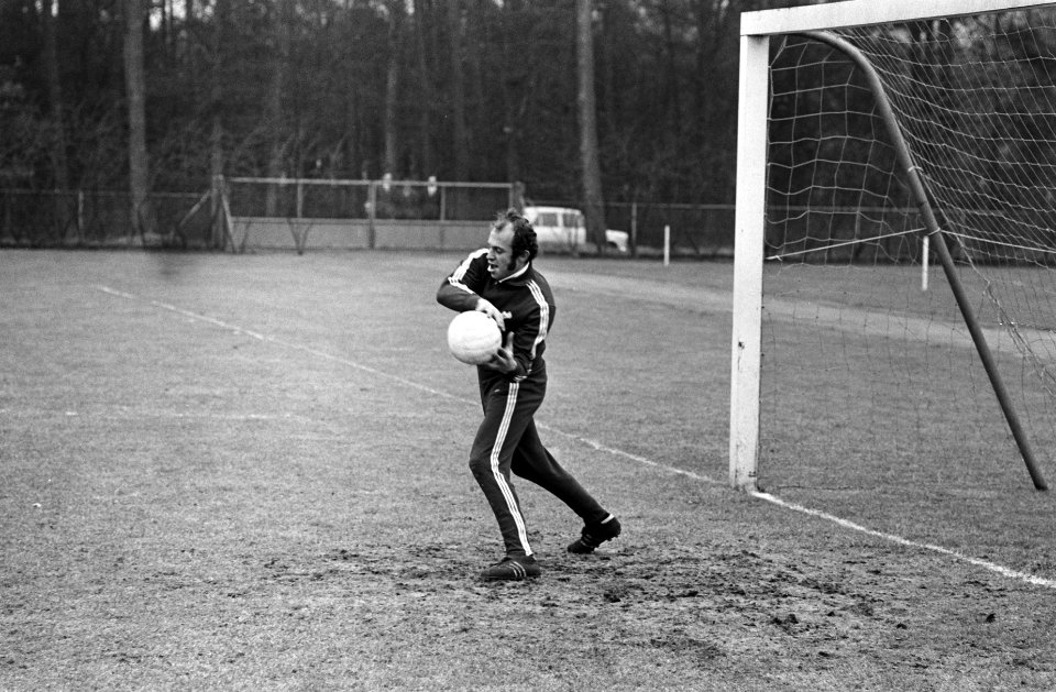 Elftal Feyenoord traint in KNVB-Sportcentrum Zeist voor wedstrijd tegen Vorwarts, Bestanddeelnr 923-3537