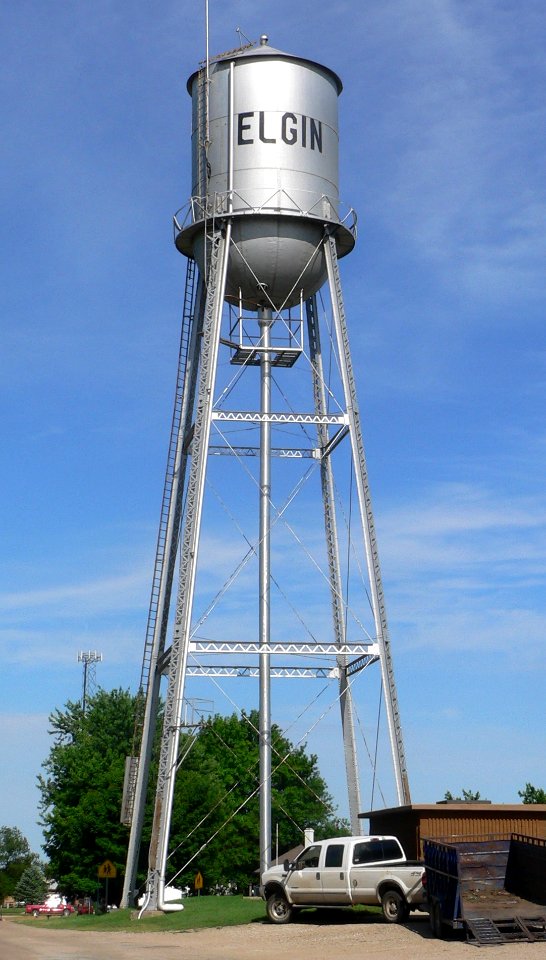 Elgin, Nebraska water tower from W 1