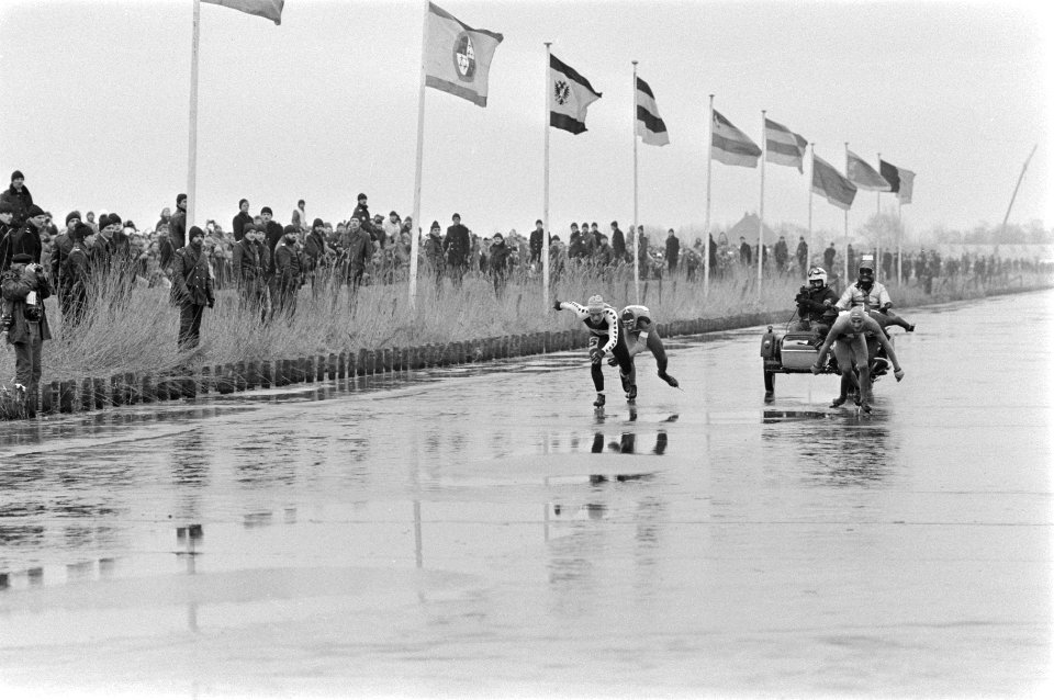 Elfstedentocht 1985, finish Leeuwarden finish van de kopgroep, Bestanddeelnr 933-2439