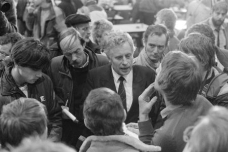 Elfstedentocht gaat woensdag niet door sombere gezichten bij Sipkema en CdK in , Bestanddeelnr 933-2083