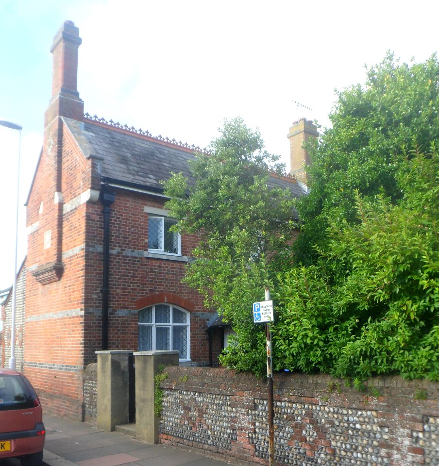Elizabeth Almshouses, Elizabeth Road-Clifton Road junction, Worthing (July 2017) (1)