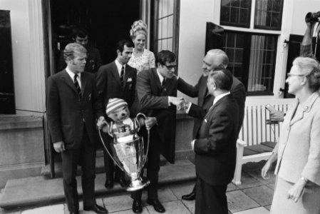 Elftal Feijenoord ontvangen op Catshuis, Den Haag de Cup, Bestanddeelnr 923-5096