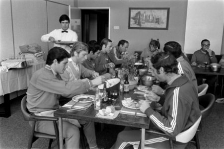 Elftal Estudiantes (Argentinie) in Rotterdam voor wedstrijd tegen Feijenoord, Bestanddeelnr 923-8237