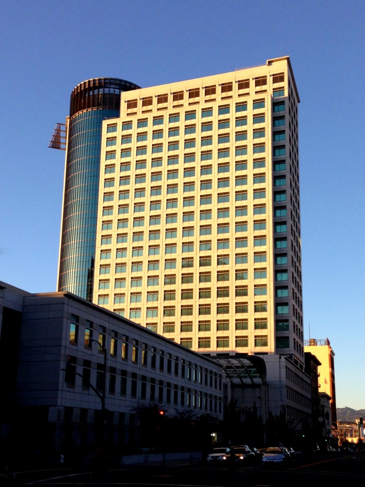 Elihu M. Harris State Office Building