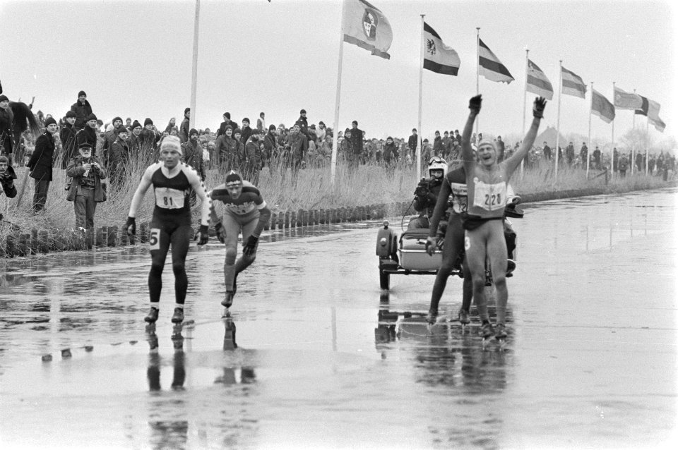 Elfstedentocht 1985, finish Leeuwarden finish van de kopgroep, Bestanddeelnr 933-2438