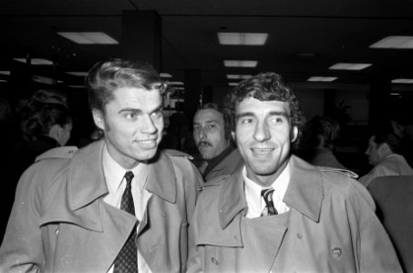 Elftal Olympique Marseille arriveert op Schiphol, (l) Magnusson en (r) Bosquier, Bestanddeelnr 925-0976