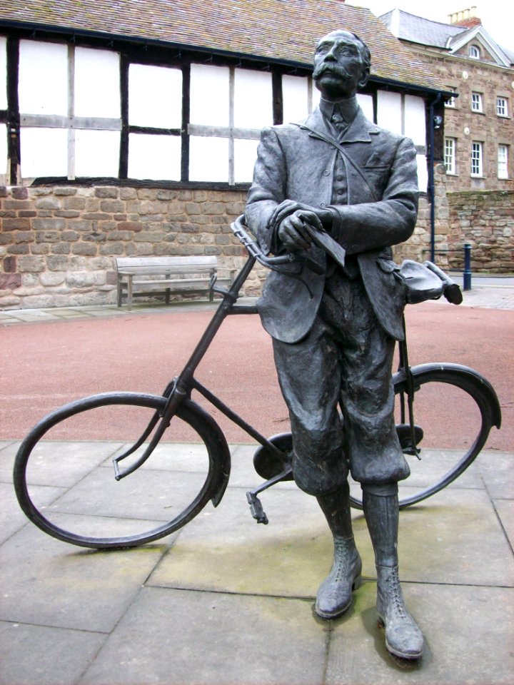 Elgar statue, Hereford